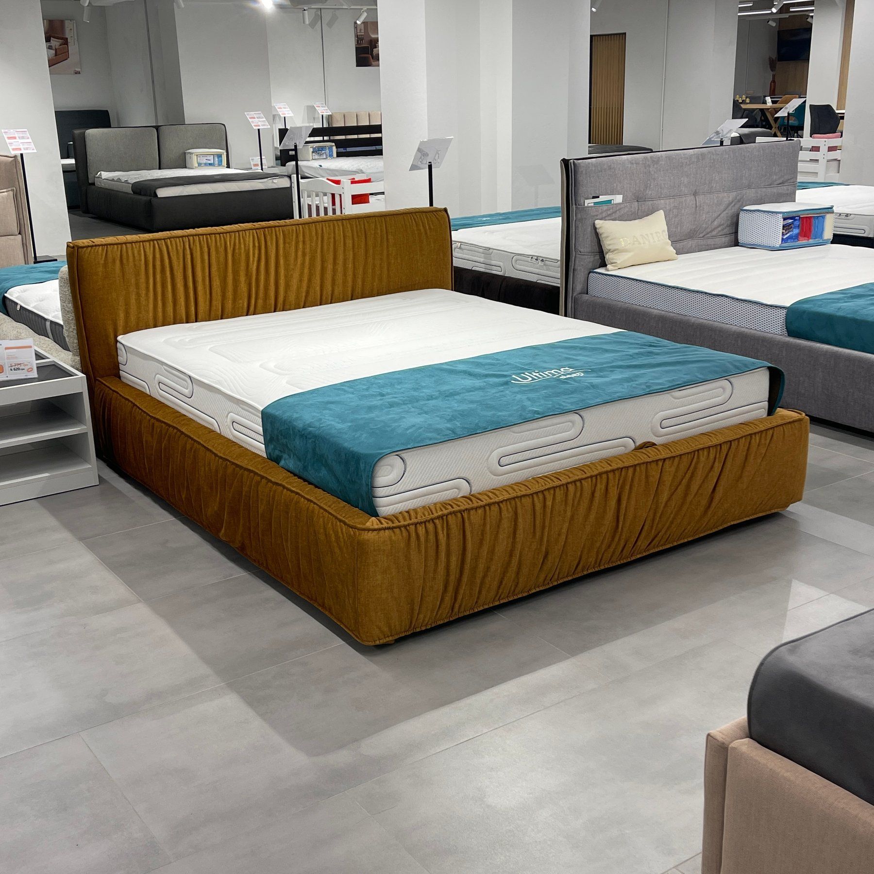Ліжко Тоскана Small / 160х200 жовте з вітрини